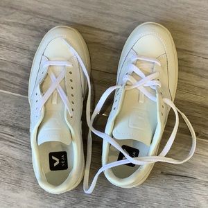 Brand new untouched clean white Veja Sneakers women’s V-12 us size 5